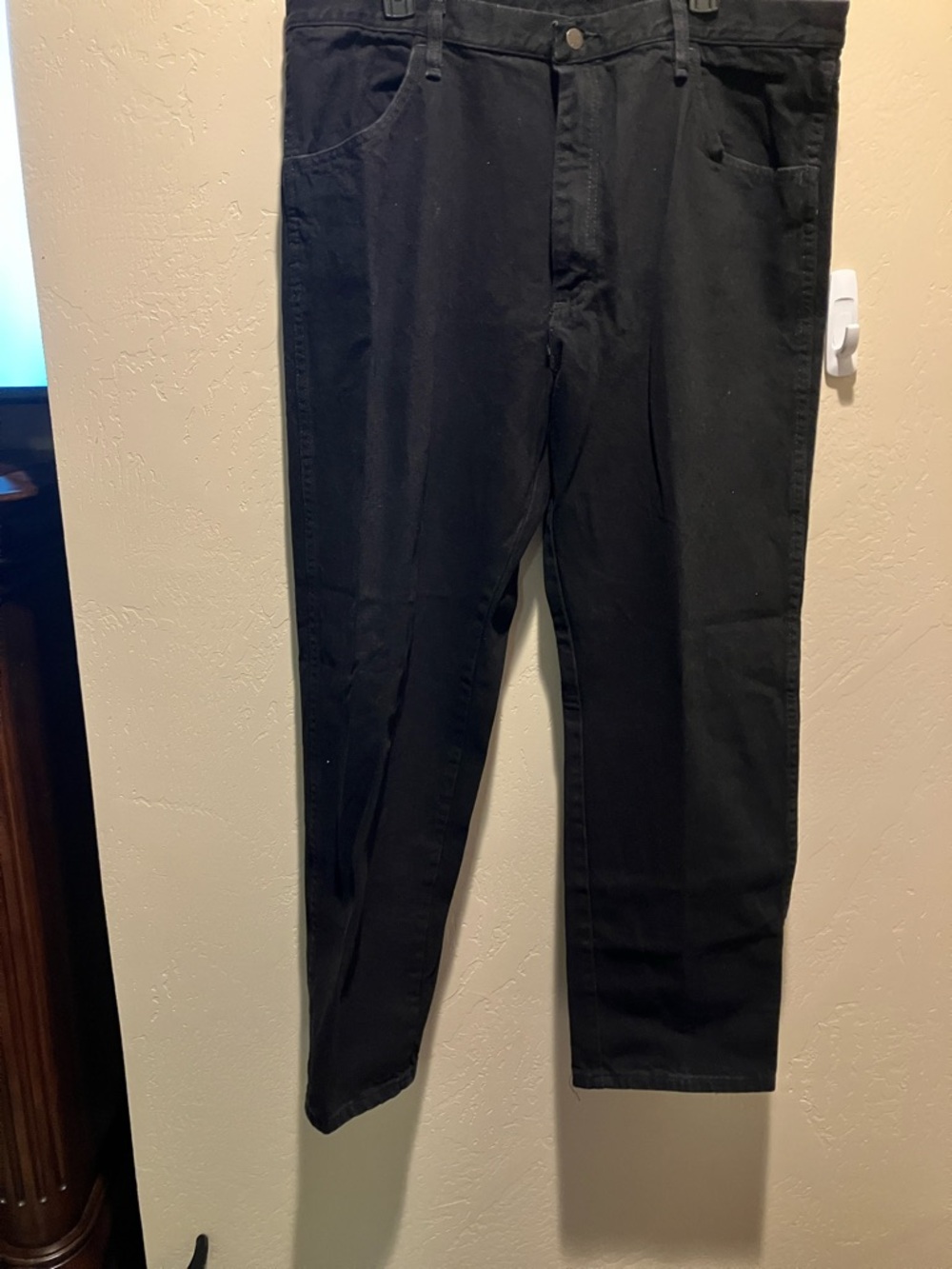 NWOT Men’s Rustler Black Denim Jeans with Red Logo Tab 40”x30” Never Worn